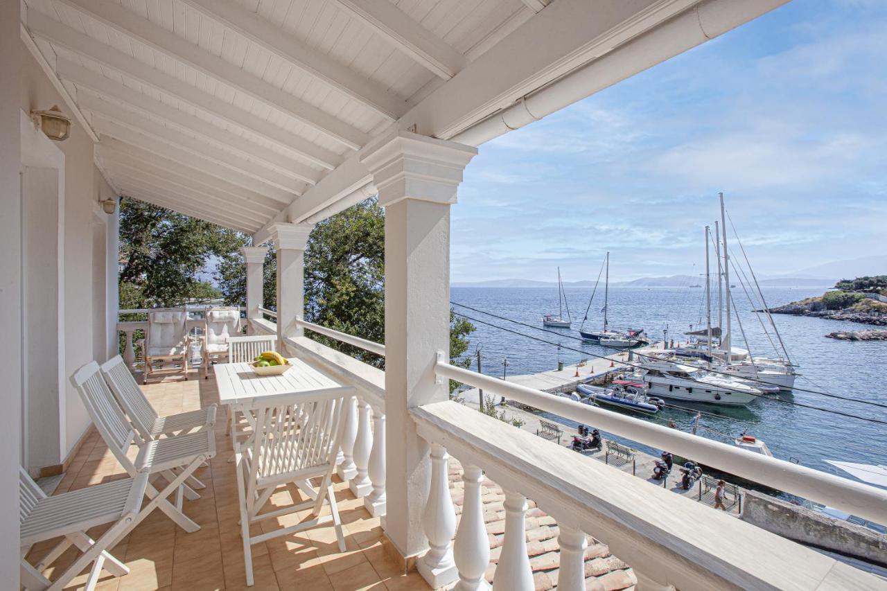 Kassiopi Seafront Elegant Apartments Exterior photo