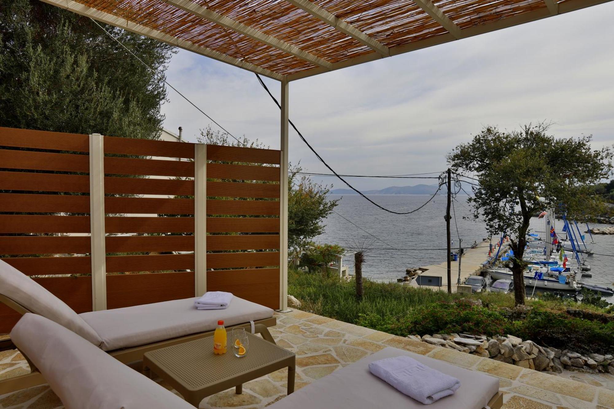 Kassiopi Seafront Elegant Apartments Exterior photo
