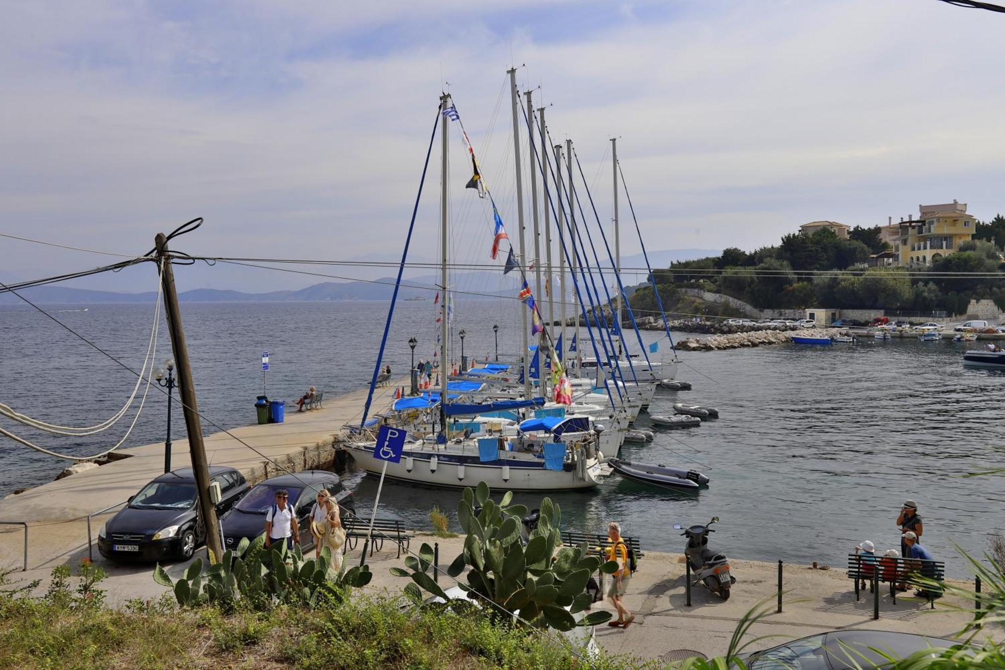 Kassiopi Seafront Elegant Apartments Exterior photo